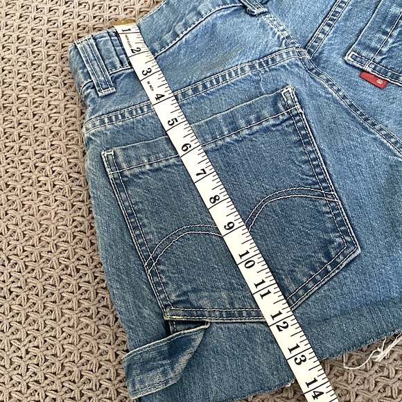 Levi’s Workwear • Raw Hem Distressed Mid-Wash Jean Shorts 🤍 - Picture 6 of 9